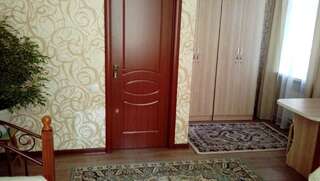 Хостелы Hostel Viator Алматы Просторный двухместный номер с 2 отдельными кроватями-2