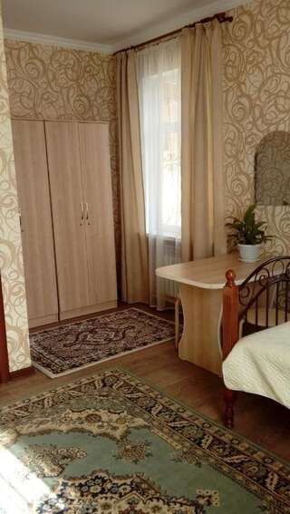 Хостелы Hostel Viator Алматы Просторный двухместный номер с 2 отдельными кроватями-4
